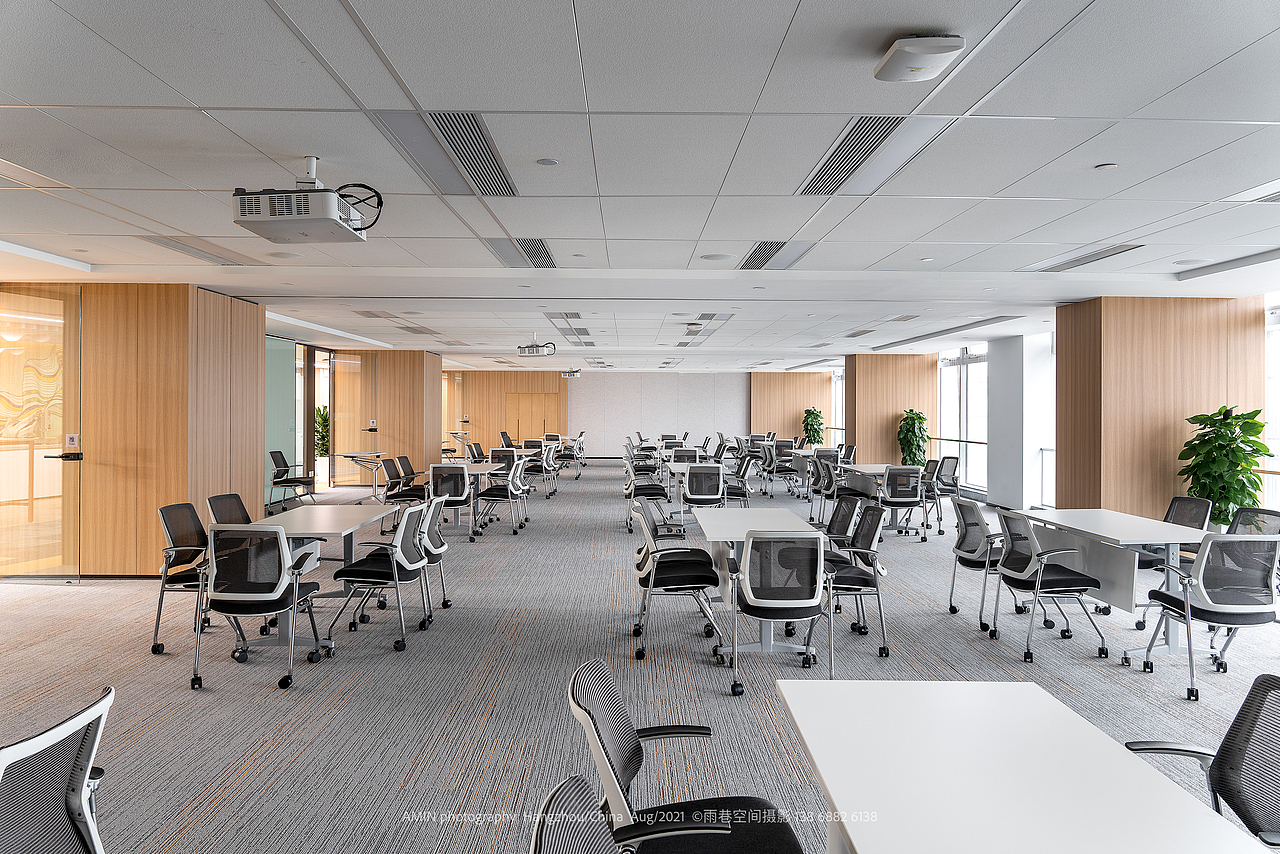 HAWORTH‘s office furniture