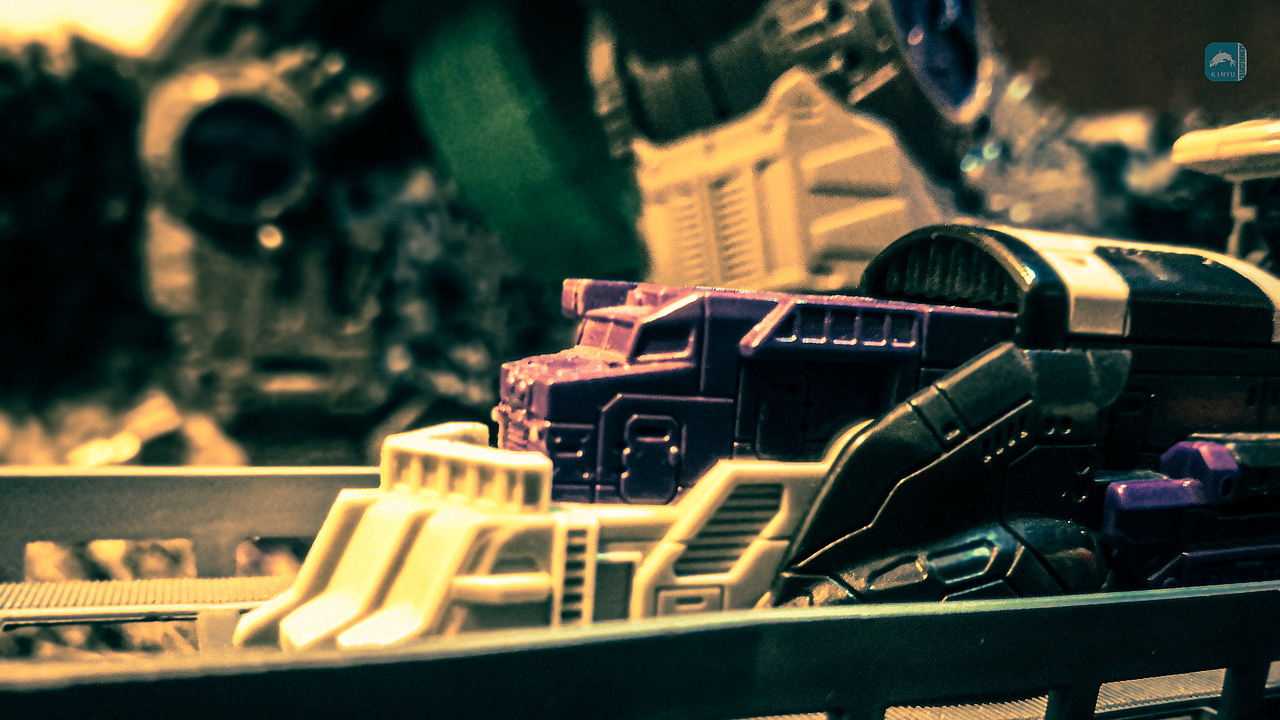 变形金刚泰坦级铁甲龙