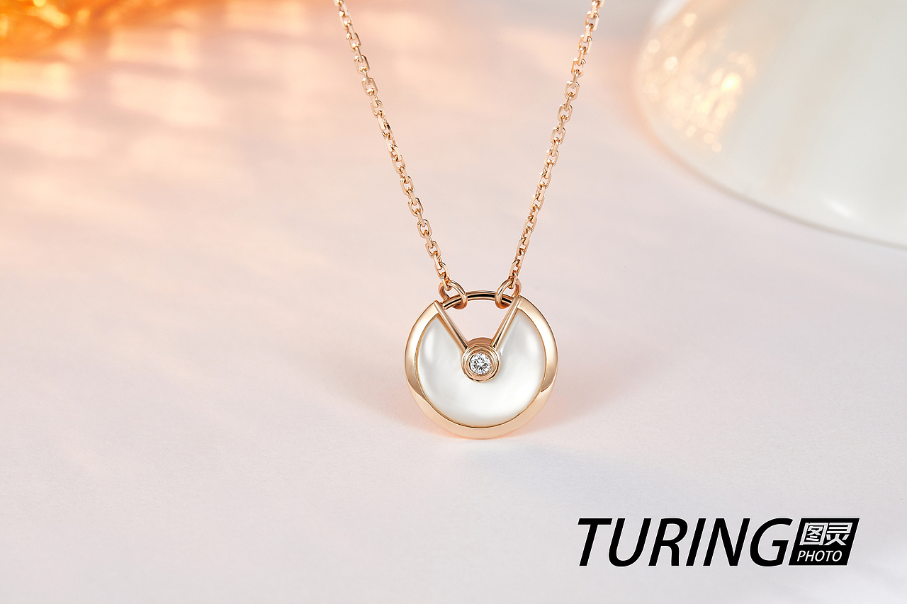 夕阳红琉璃瓶场景（图ZMzU3Nzk4NzU2） - 产品摄影 - 站酷设计师图灵珠宝摄影原创素材 - 站酷ZCOOL