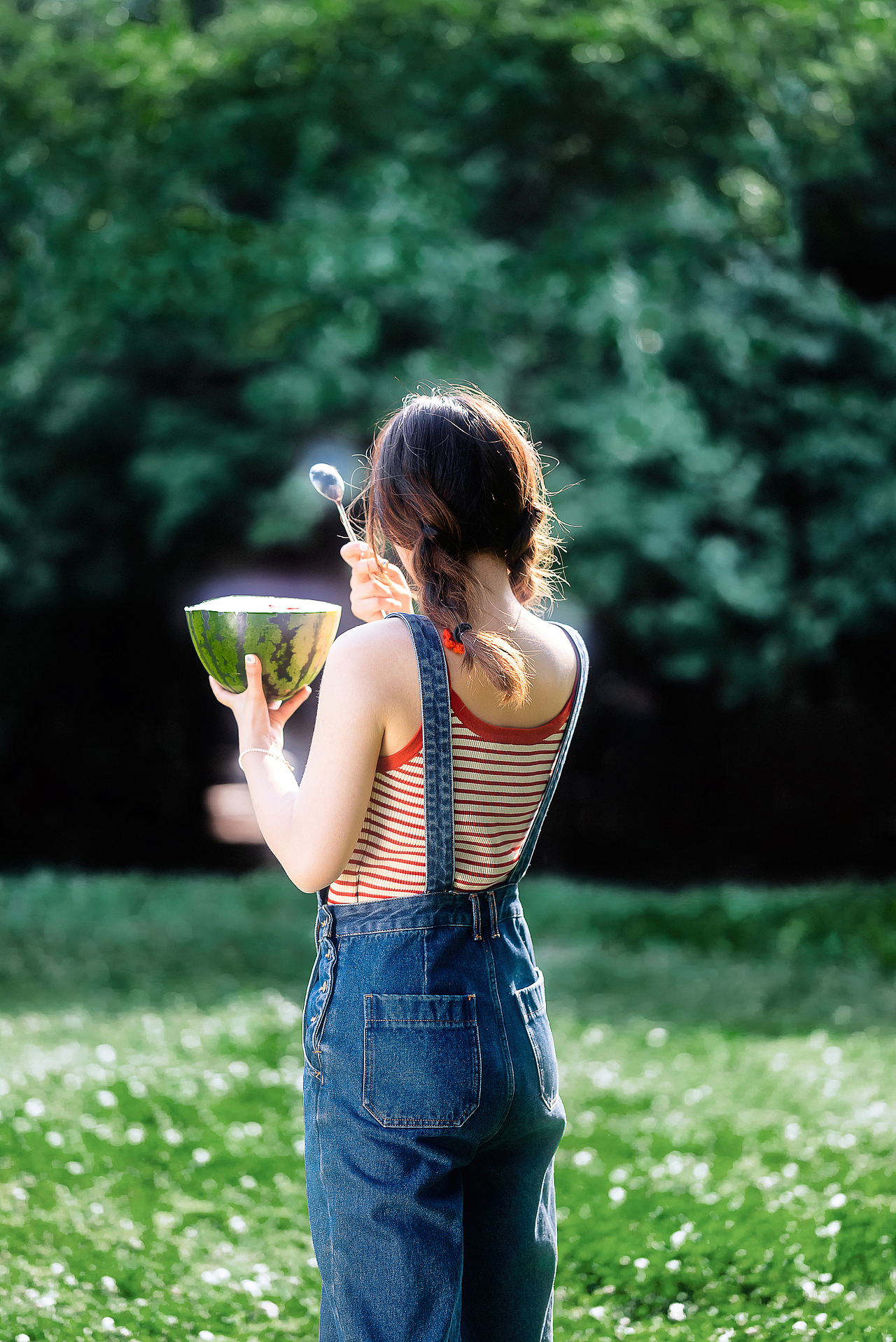 西瓜少女怎么拍❓夏日氛围感 |拍照姿势策划