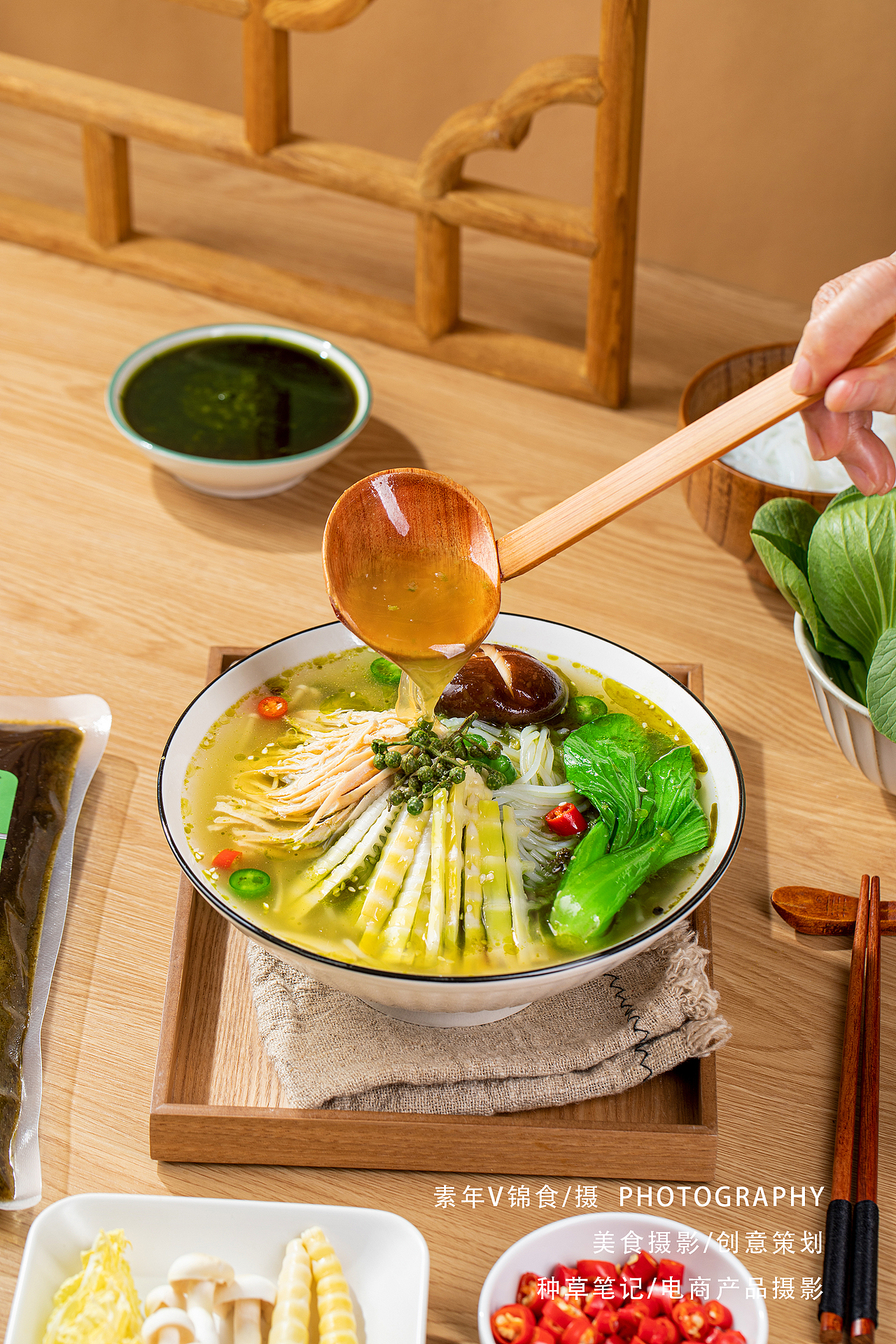 青藤椒火锅汤底拍摄/美食商业摄影/藤椒鸡丝竹笋粉拍照（图ZMzYxNjI2MjI0） - 美食摄影 - 站酷设计师宜昌锦食摄影原创素材 - 站酷ZCOOL