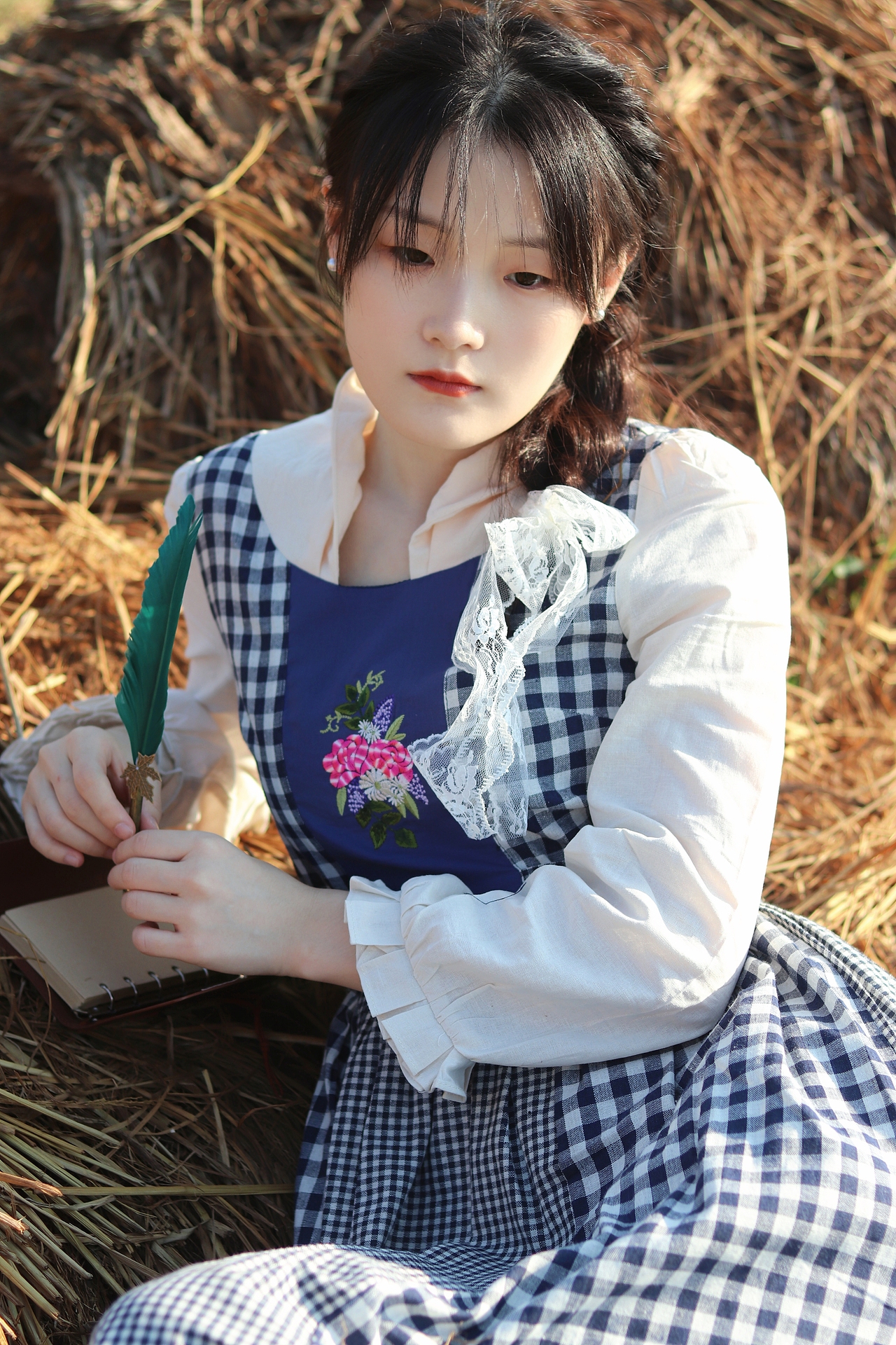 【20221019】粮仓蓝格裙少女写真