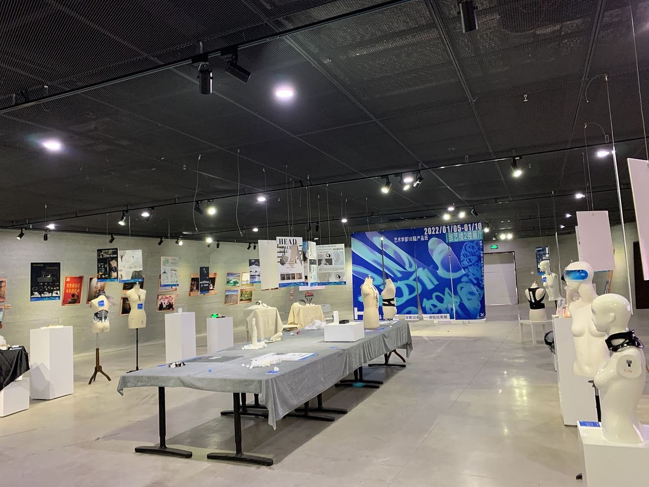 活动海报设计丨"HI 科技"3D定制化穿戴设备设计课程展