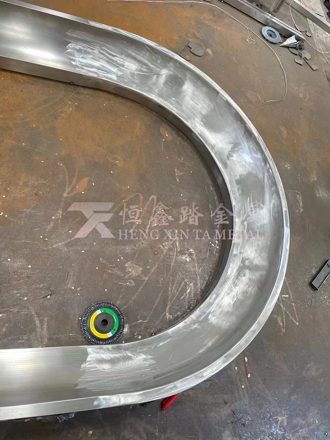 酒店大堂不锈钢双曲面拱形门套 定制不锈钢弧形门套