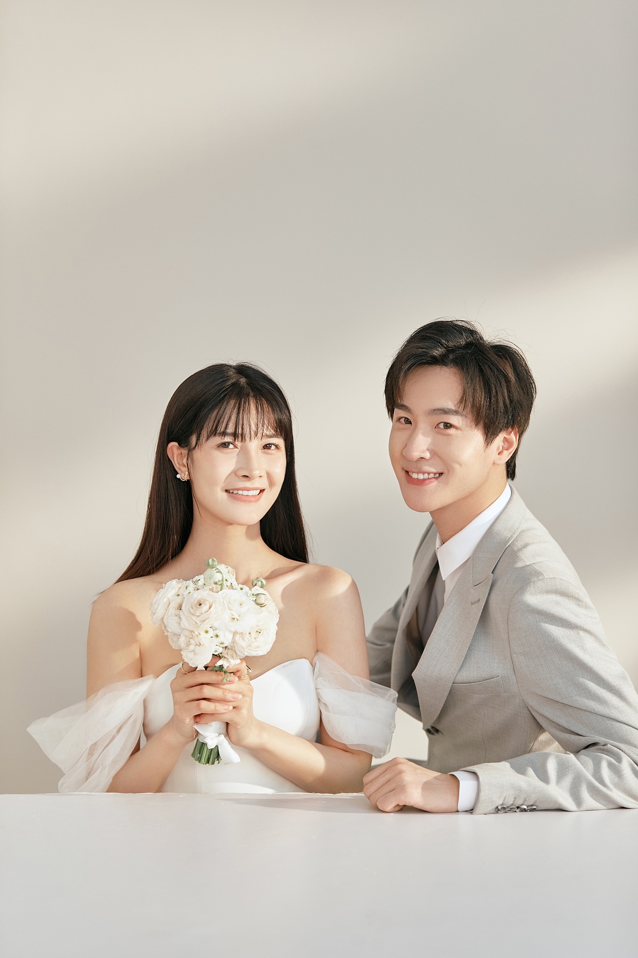 越简单越高级,结婚必拍的极简光影婚纱照