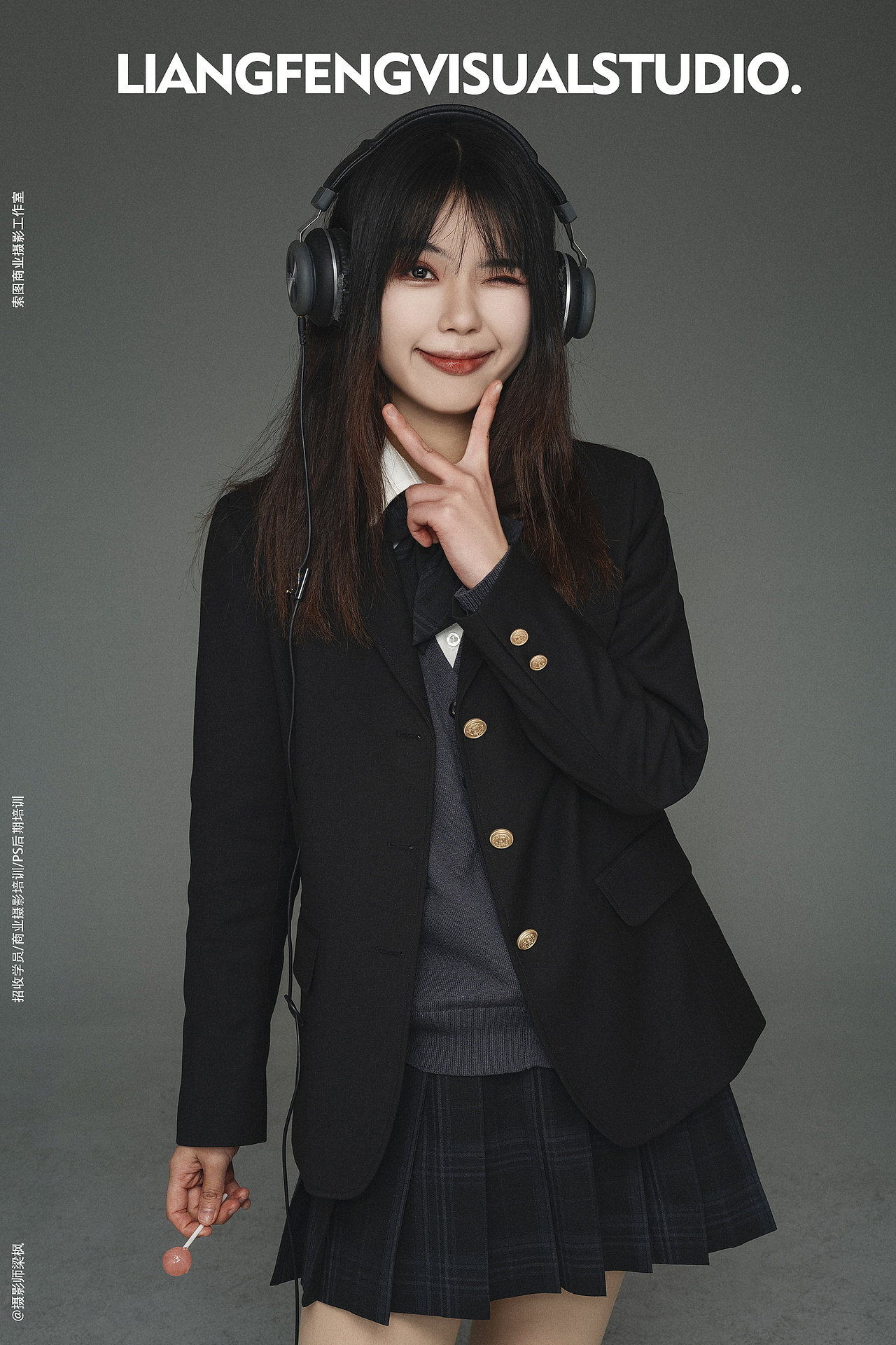 吃棒棒糖的JK服小姐姐