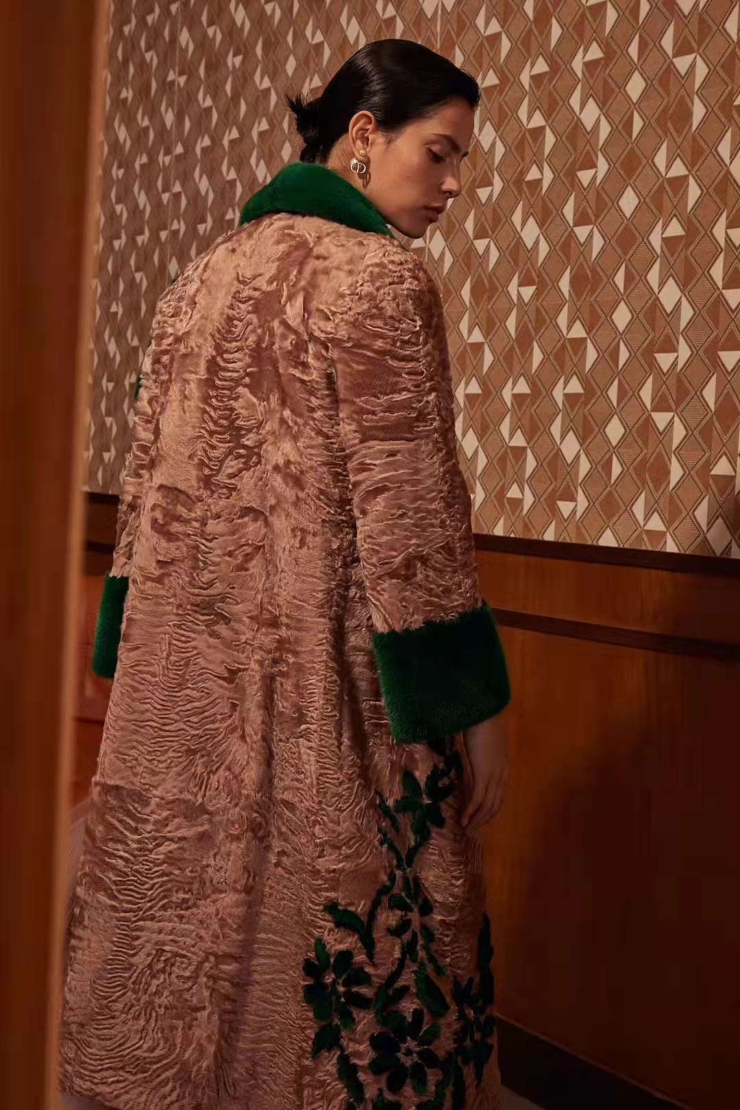 皮草形象片拍摄作品（图ZMjk5NDAzMDky） - 时尚/艺术摄影 - 站酷设计师Y3stduio原创素材 - 站酷ZCOOL