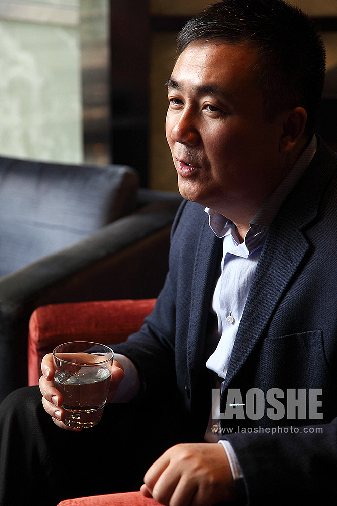 弘信资本@企业家肖像摄影/高端人物形象照/商务人像－[LAO SHE]摄影（图ZNTUwMzA1NjA=） - 人像摄影 - 站酷设计师LAOSHE摄影原创素材 - 站酷ZCOOL