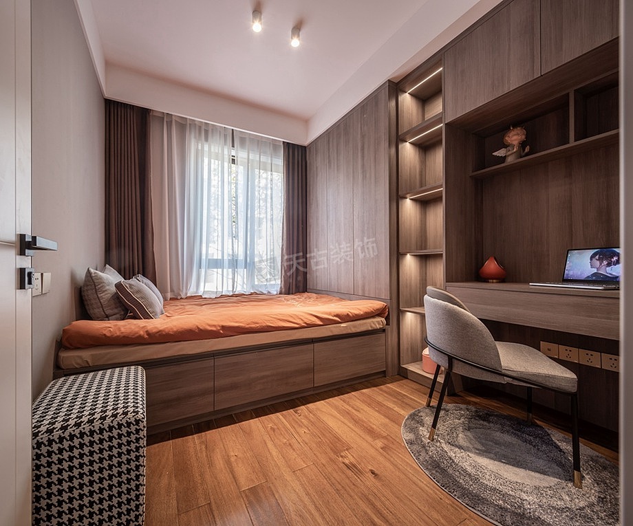 龙湖U城洋房复式装修实景图,时尚轻奢风格设计案例