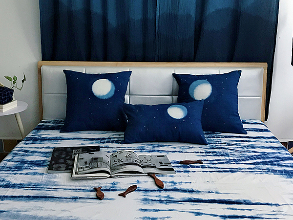 染一枚月亮庆中秋。