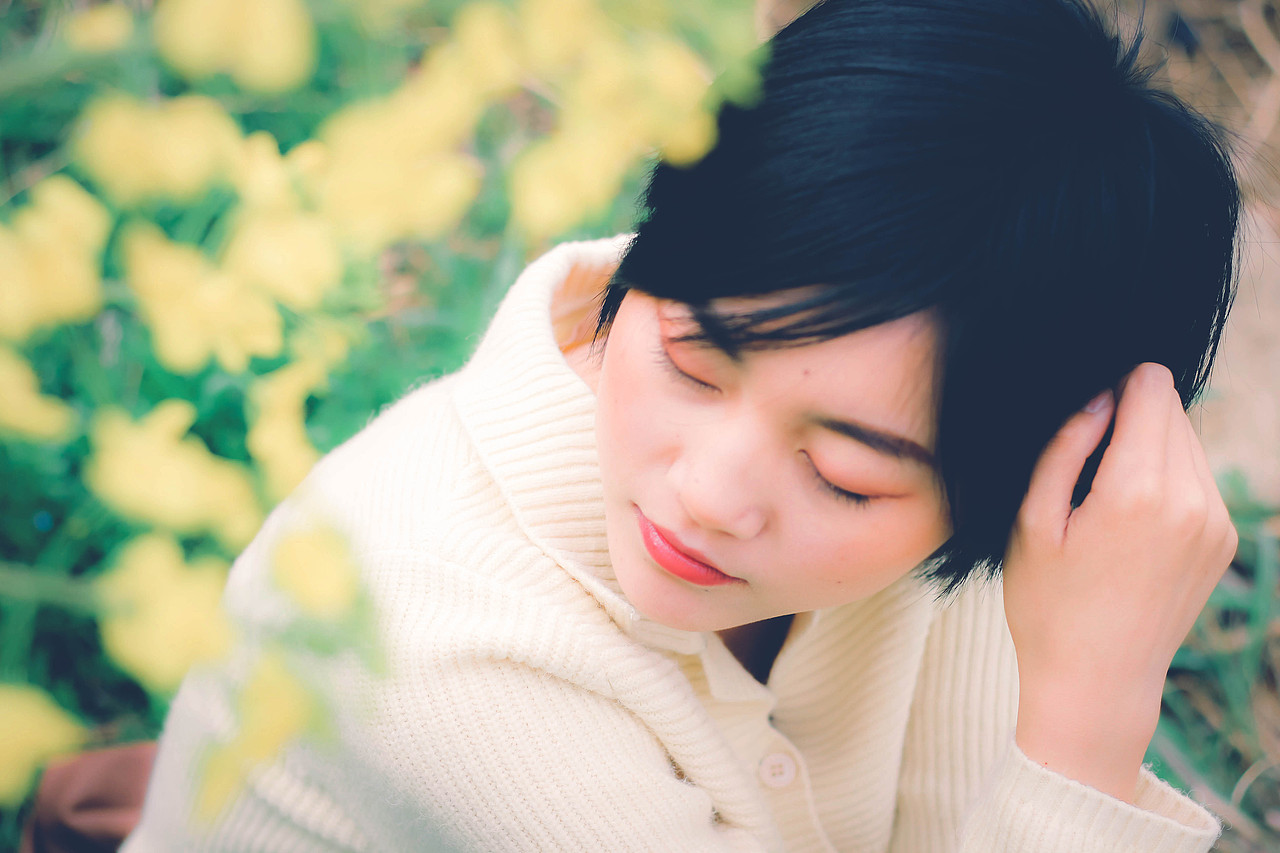花吃了这女孩（图ZMTUxOTUyNzg0） - 人像摄影 - 站酷设计师花酱紫啊原创素材 - 站酷ZCOOL