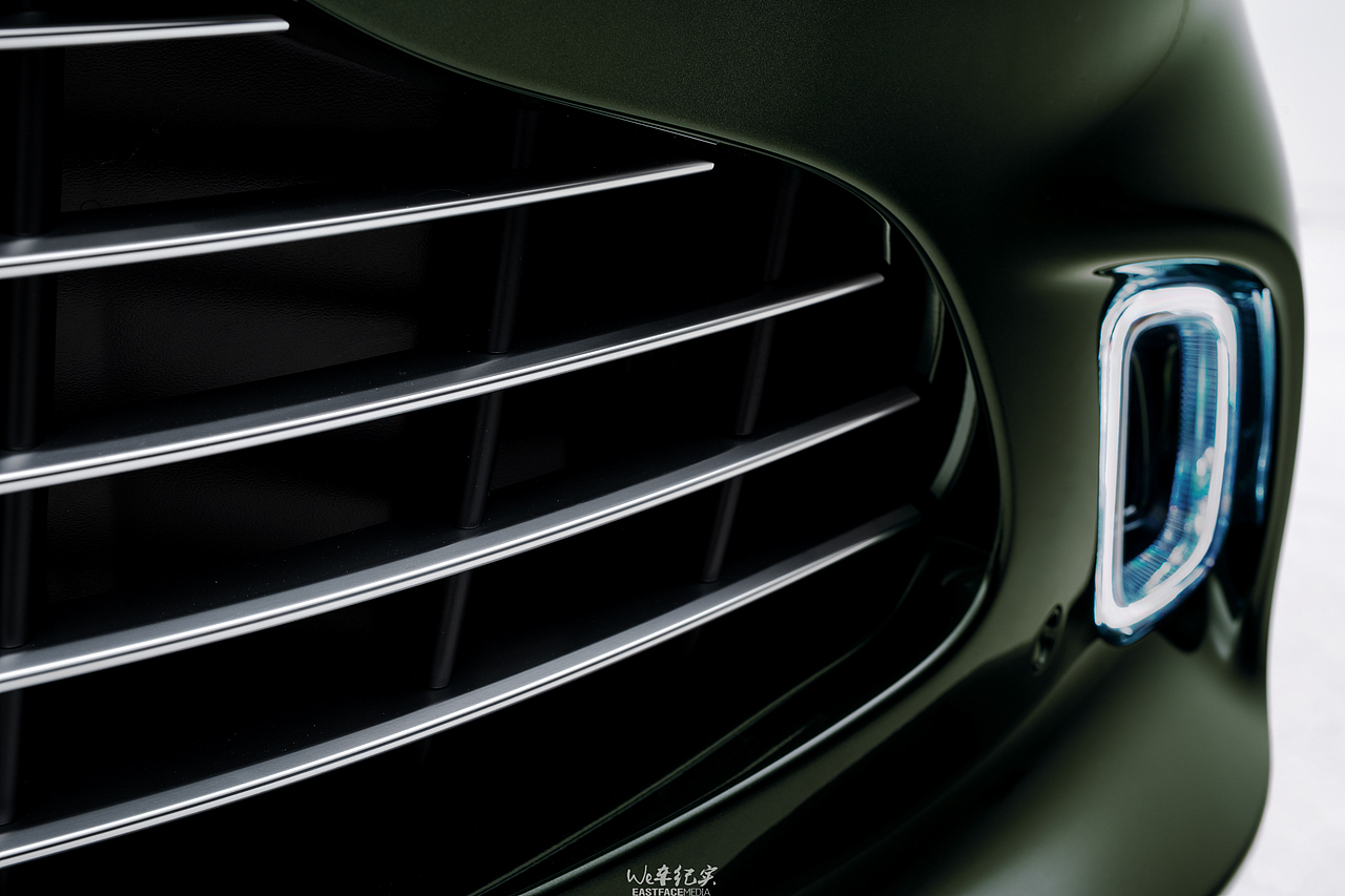 阿斯顿·马丁DBX