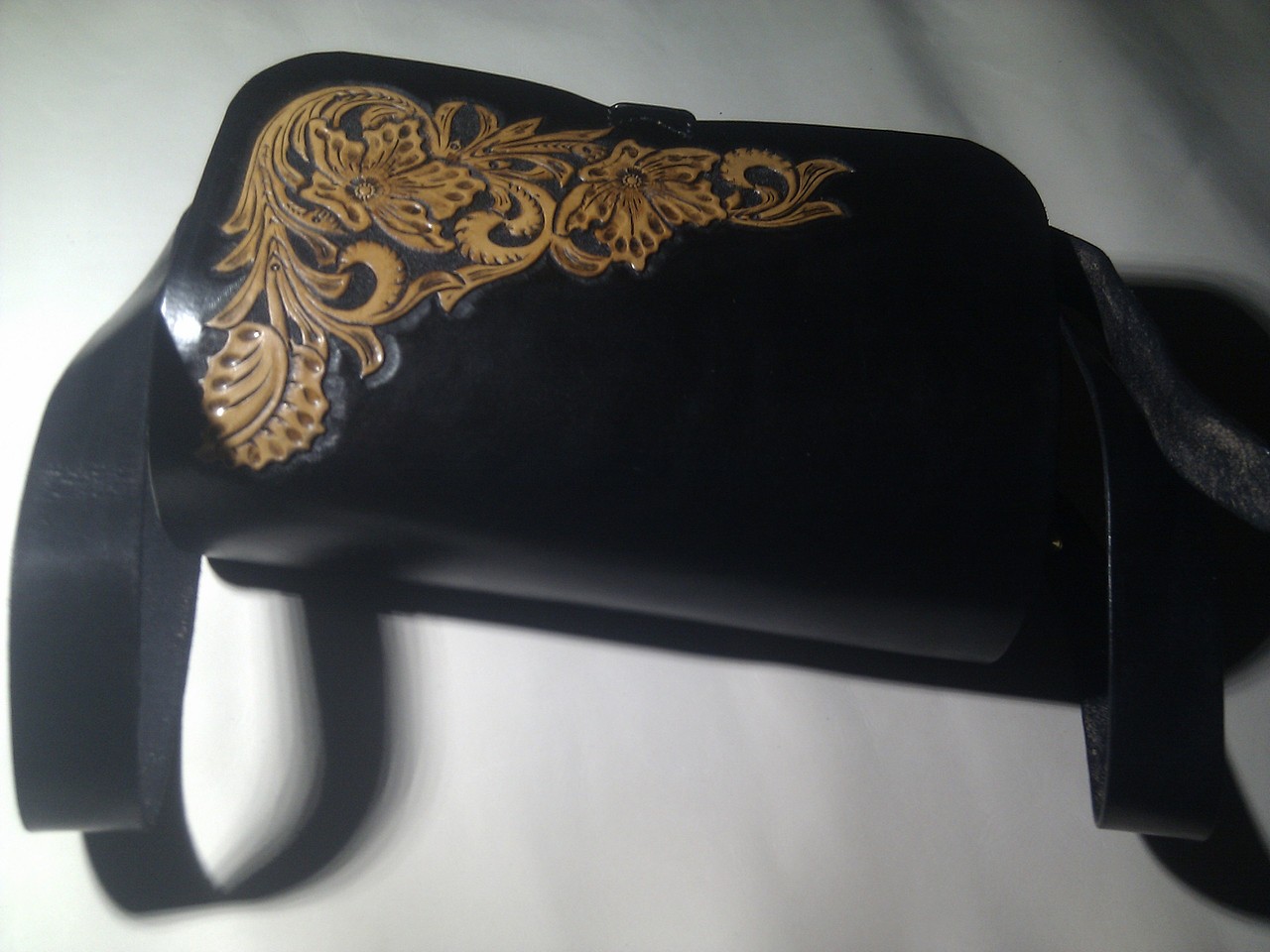 手工手缝雕花挎包