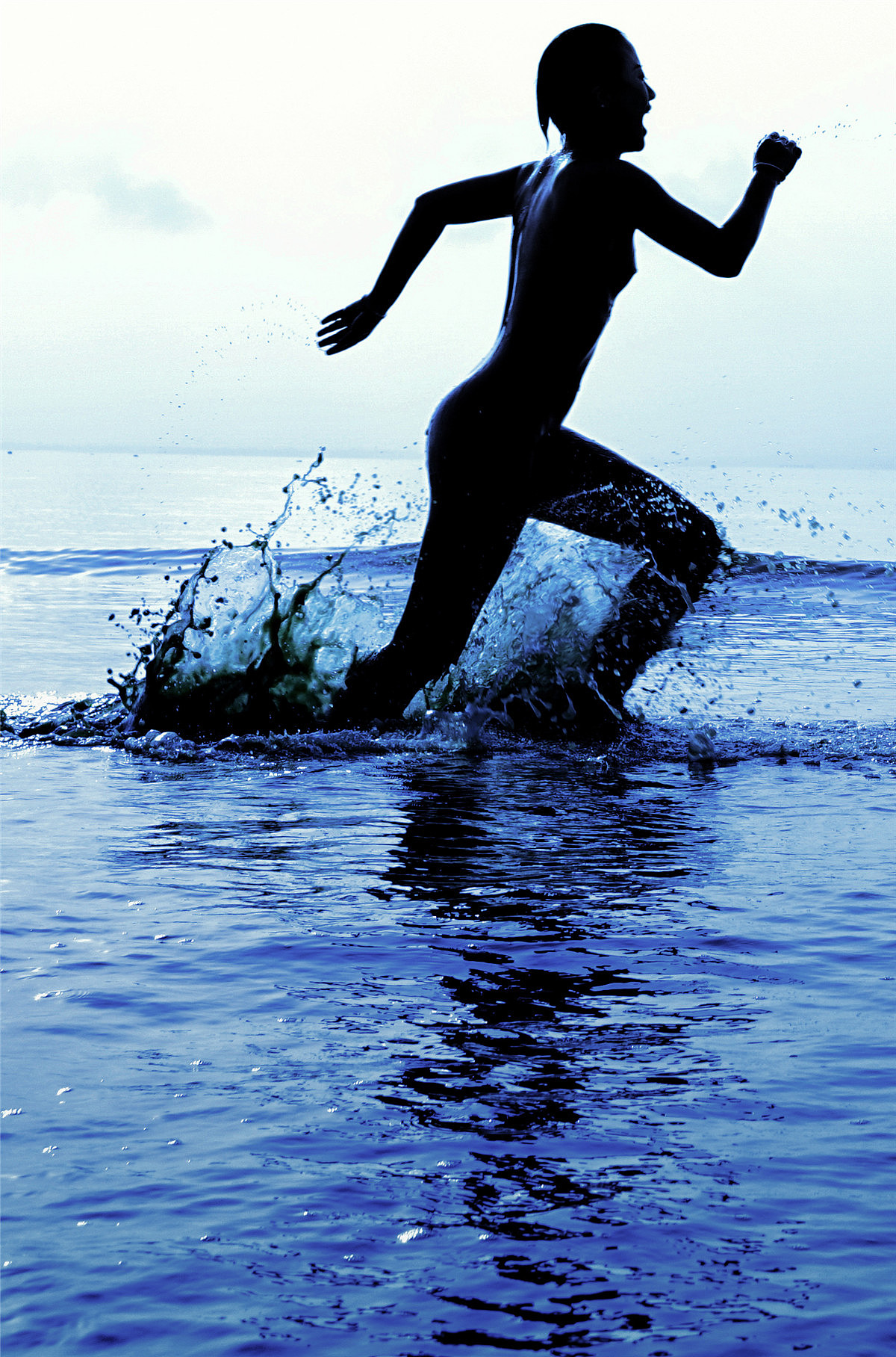 自 由 游（图ZOTAzNDc1NTI=） - 人像摄影 - 站酷设计师海和蓝原创素材 - 站酷ZCOOL