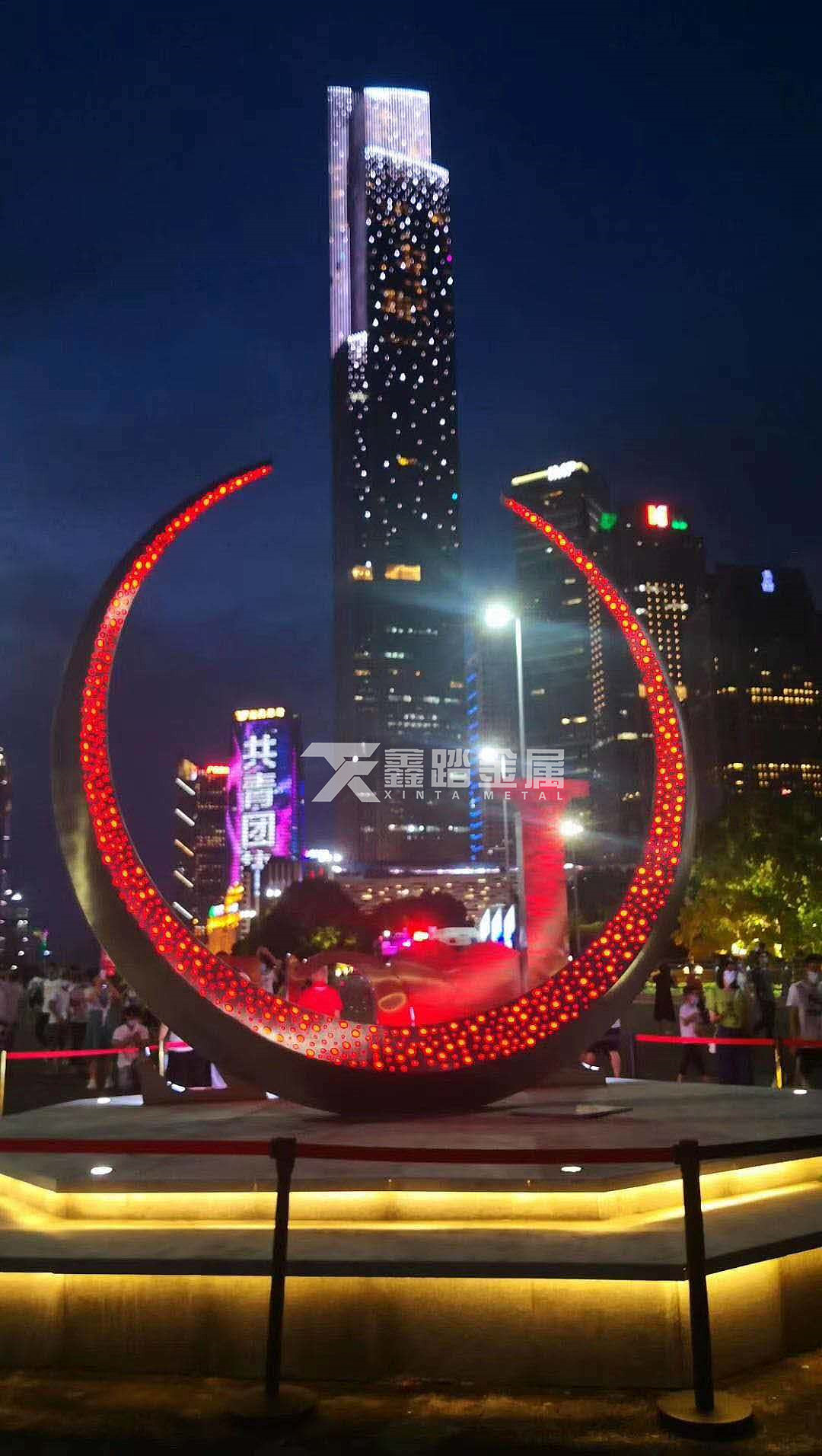 城市标志性景观不锈钢雕塑不锈钢镂空发光月亮雕塑定制