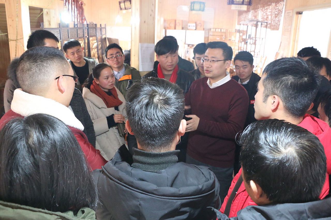 贵州省第一届美术教师研修班知名校长栾明华现场分享