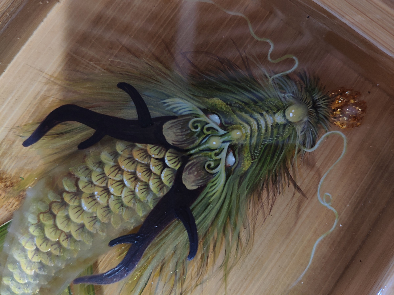 鳌鱼遛浪地球四月树脂画