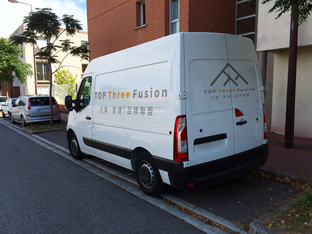 一个奢侈品家装的LOGO