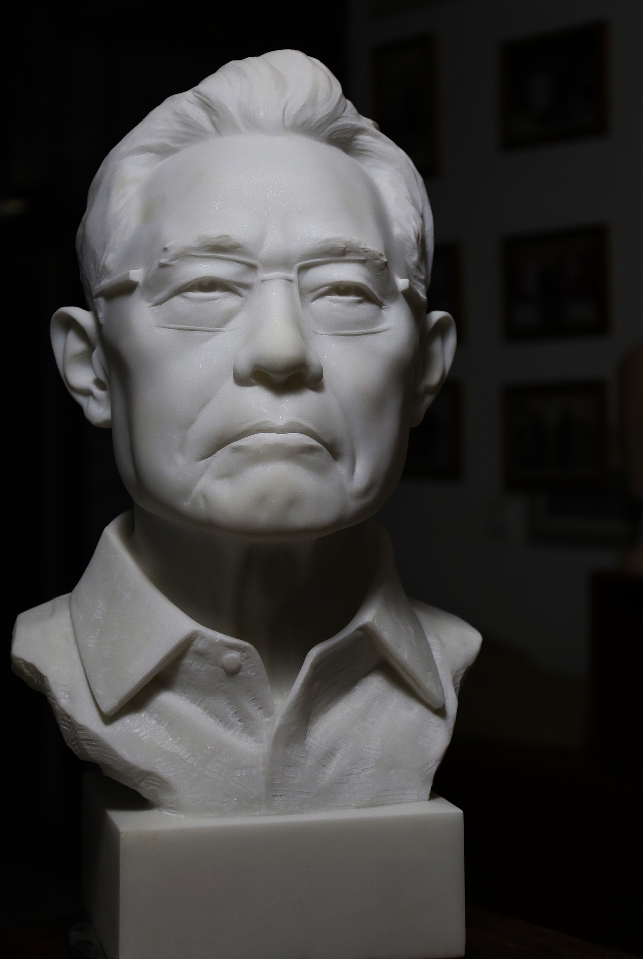 刘杰雕塑作品《钟南山》汉白玉肖像