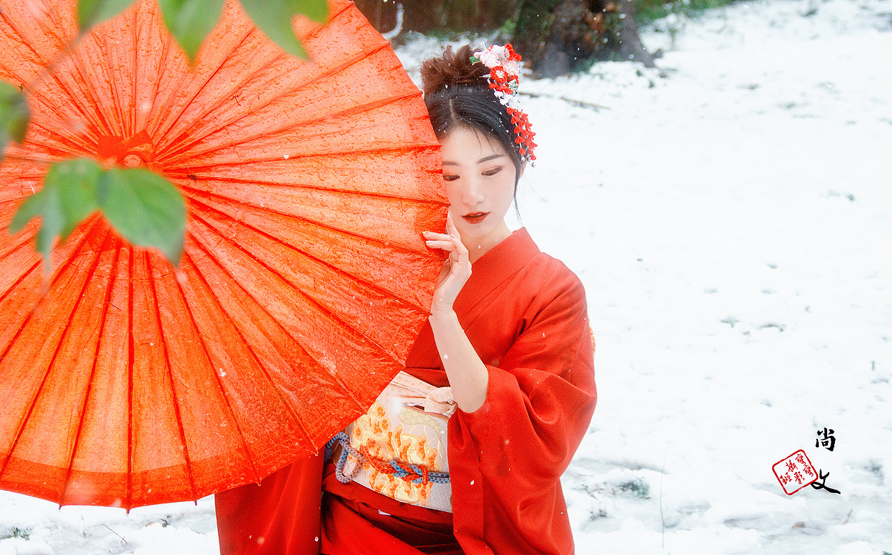 初雪の中でほほえんだ少女（图ZMTQyMDk1NDY4） - 人像摄影 - 站酷设计师秋月半弯原创素材 - 站酷ZCOOL