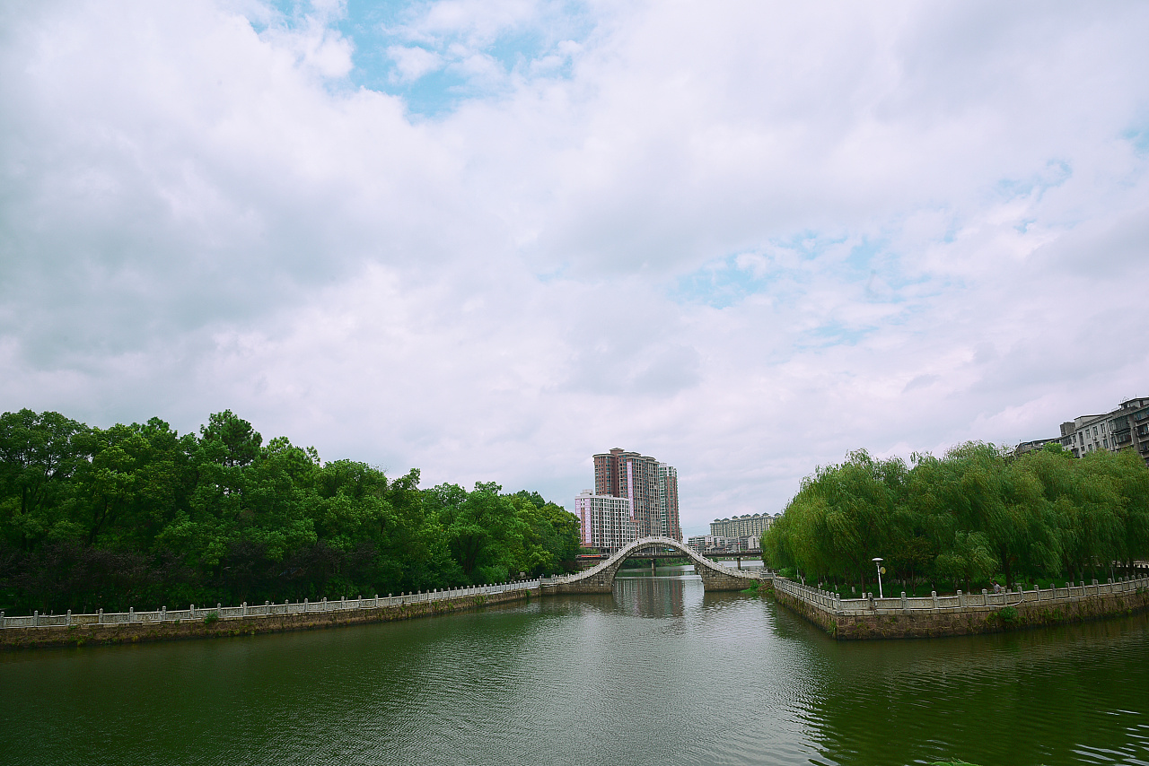 西渡滨江公园