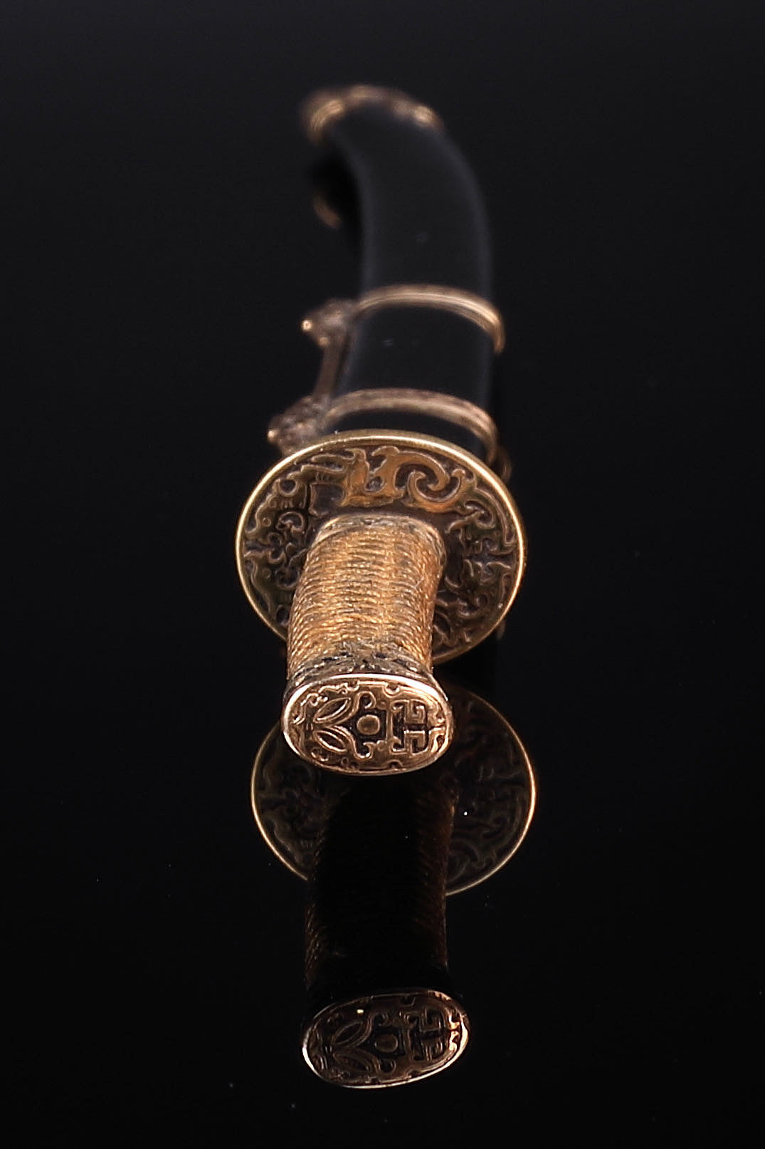 1:6铜装夔龙纹漆鞘腰刀