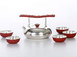 《春华秋实——剔红几何纹银壶》