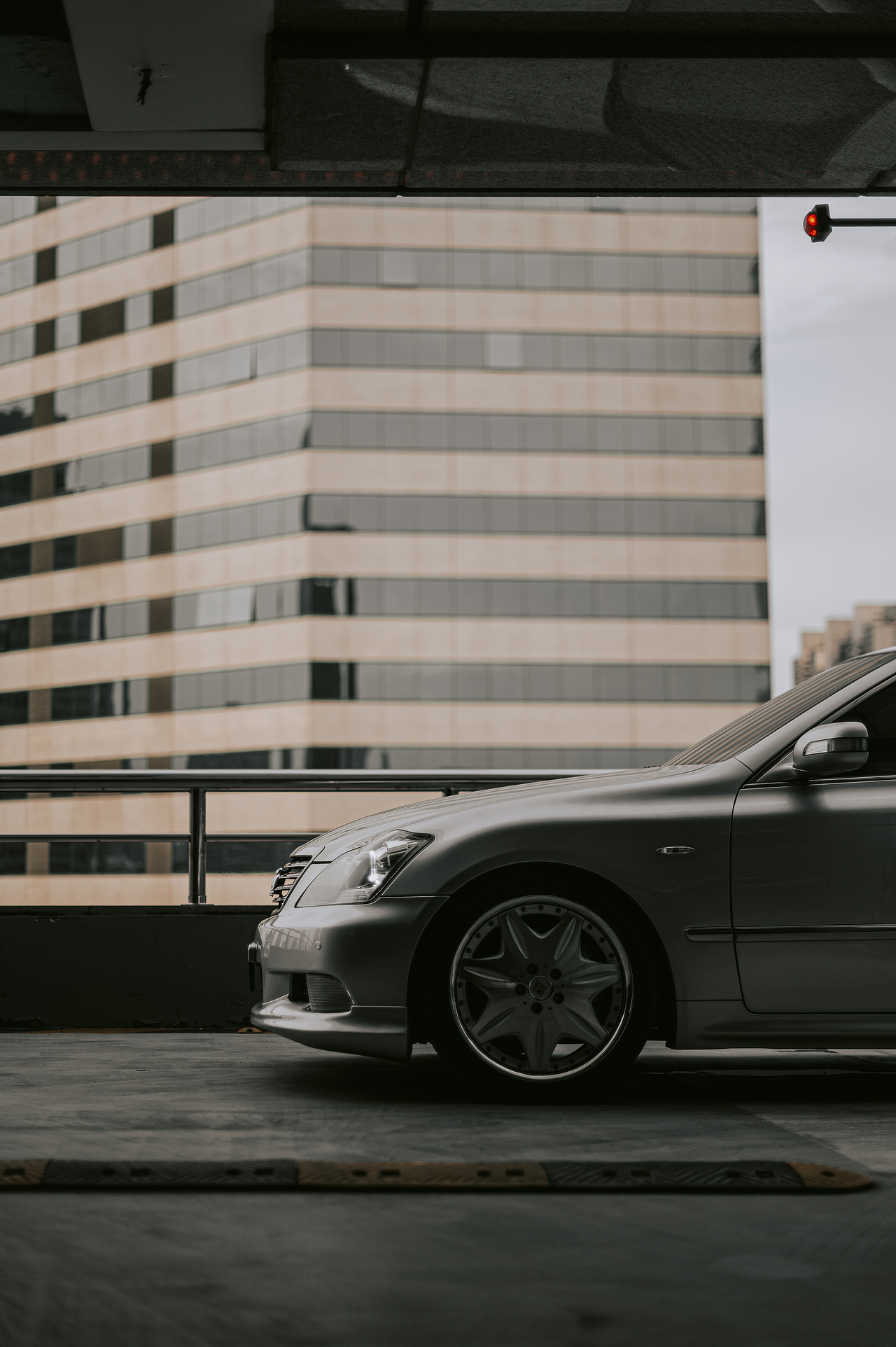 《褪去-12代丰田皇冠》_想·享摄影（图ZMjU3NDg1MzA4） - 其他摄影 - 站酷设计师Image想原创素材 - 站酷ZCOOL