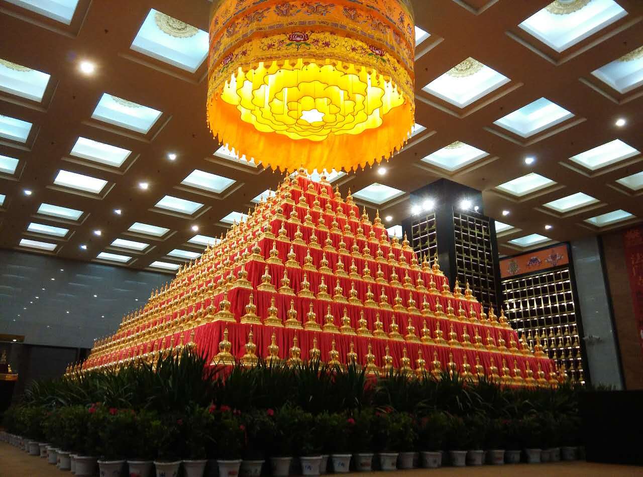 再发一组关于佛教文化释迦祈福宝塔的样本包装展示摆放设计