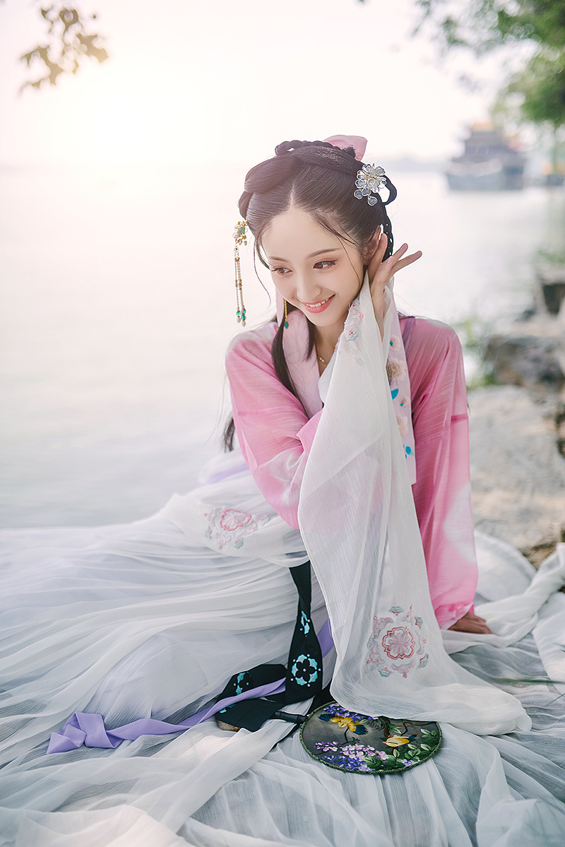 【汉服】风莲入梦