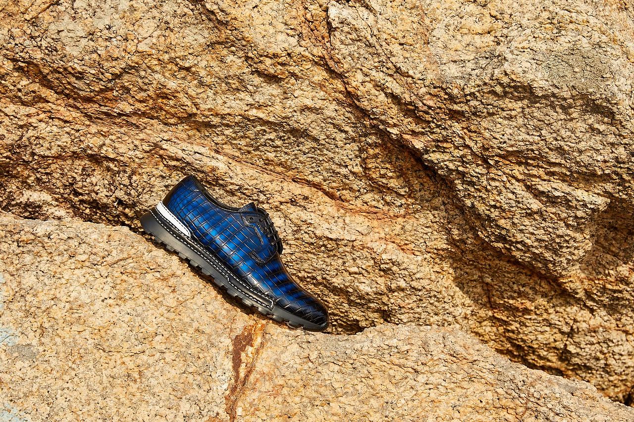 珍稀皮具鳄鱼皮男包男鞋外景拍摄