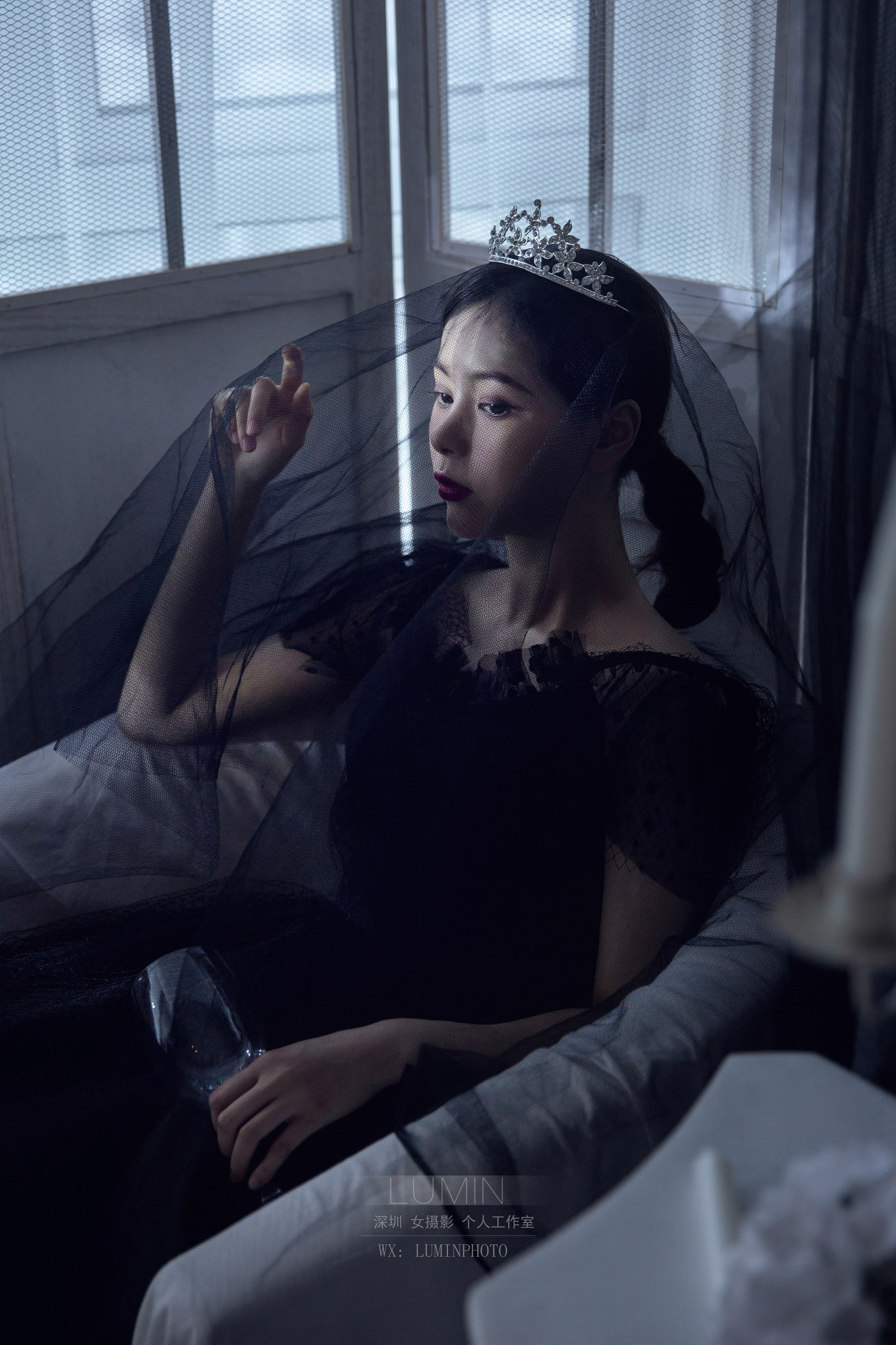 暗黑系写真 黑色婚纱 头纱照 情绪 承诺,只有听的人