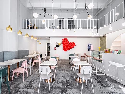 一个蛋糕甜品店拍摄