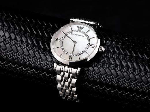 阿瑪尼摩天輪貝母手表（個(gè)人主頁-ZNDYxOTc2MDA=） - 產(chǎn)品攝影 - 站酷設(shè)計(jì)師微光攝影工作室原創(chuàng)素材 - 站酷ZCOOL