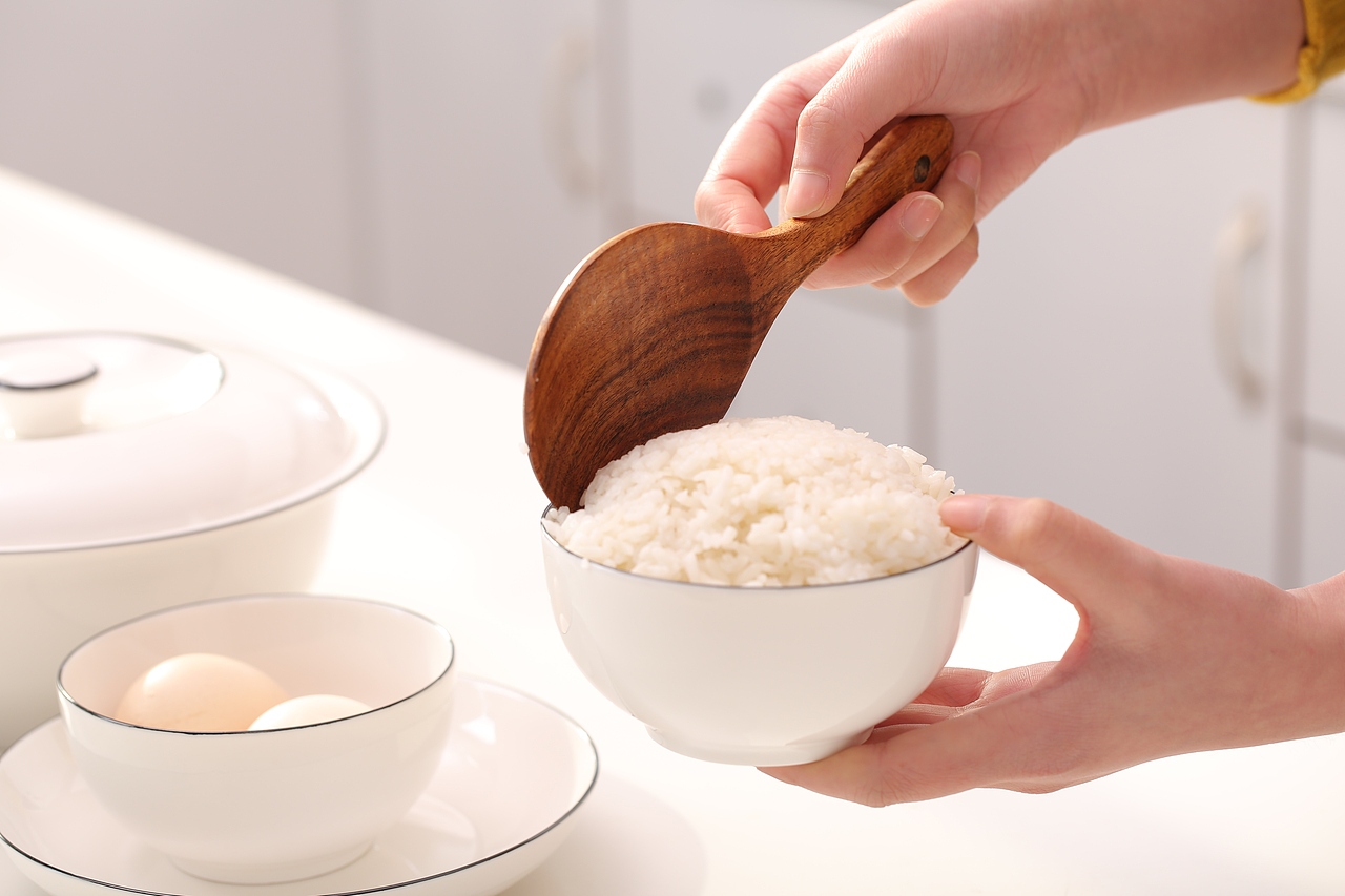 实木锅铲勺拍摄