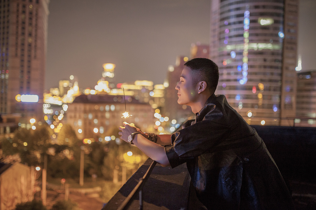 微光（图ZMTAwNjEwNTcy） - 人像摄影 - 站酷设计师花犯辛未原创素材 - 站酷ZCOOL