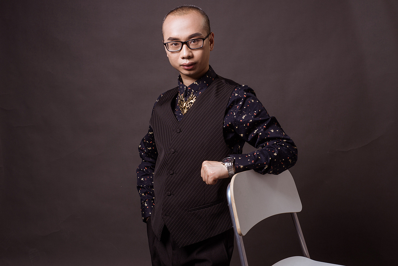 〖杨大侠(HeroYang)COS剧照:侠者,是当危险降临,挡在门外的那个人。〗