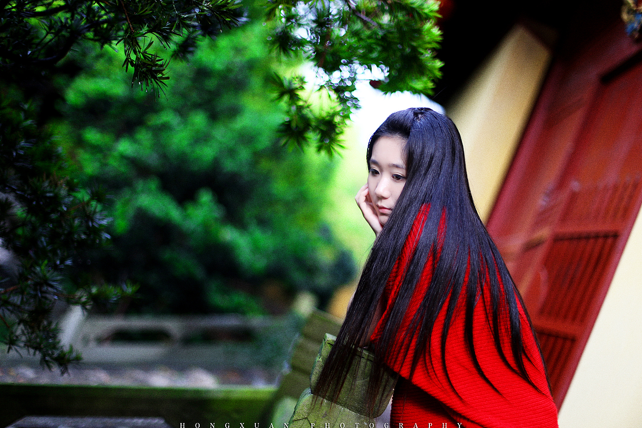 董小姐的红色毛衣