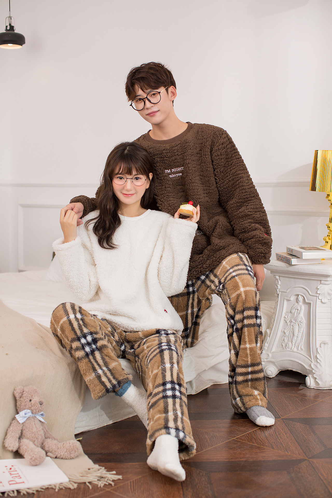 男女情侣睡衣家居服保暖内衣真丝可爱性感风模特拍摄