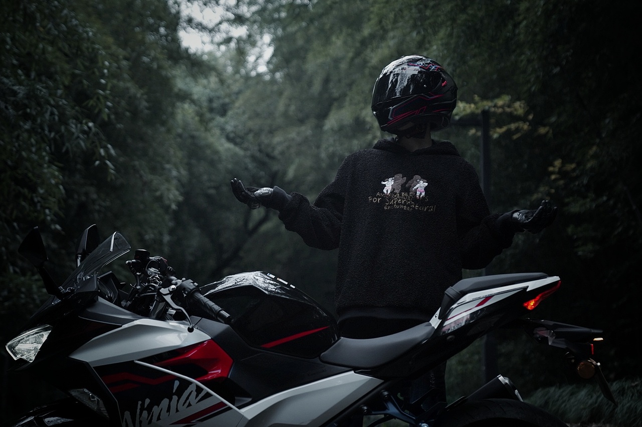 机车头盔日常拍摄