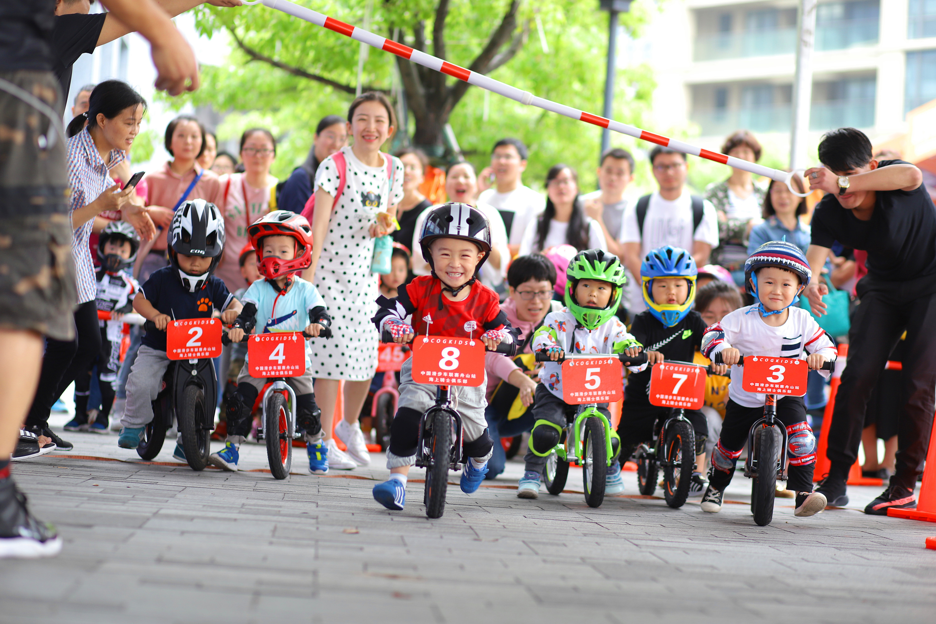 儿童节滑步车活动|摄影|人像摄影|悟空体育_原创作品-站酷zcool