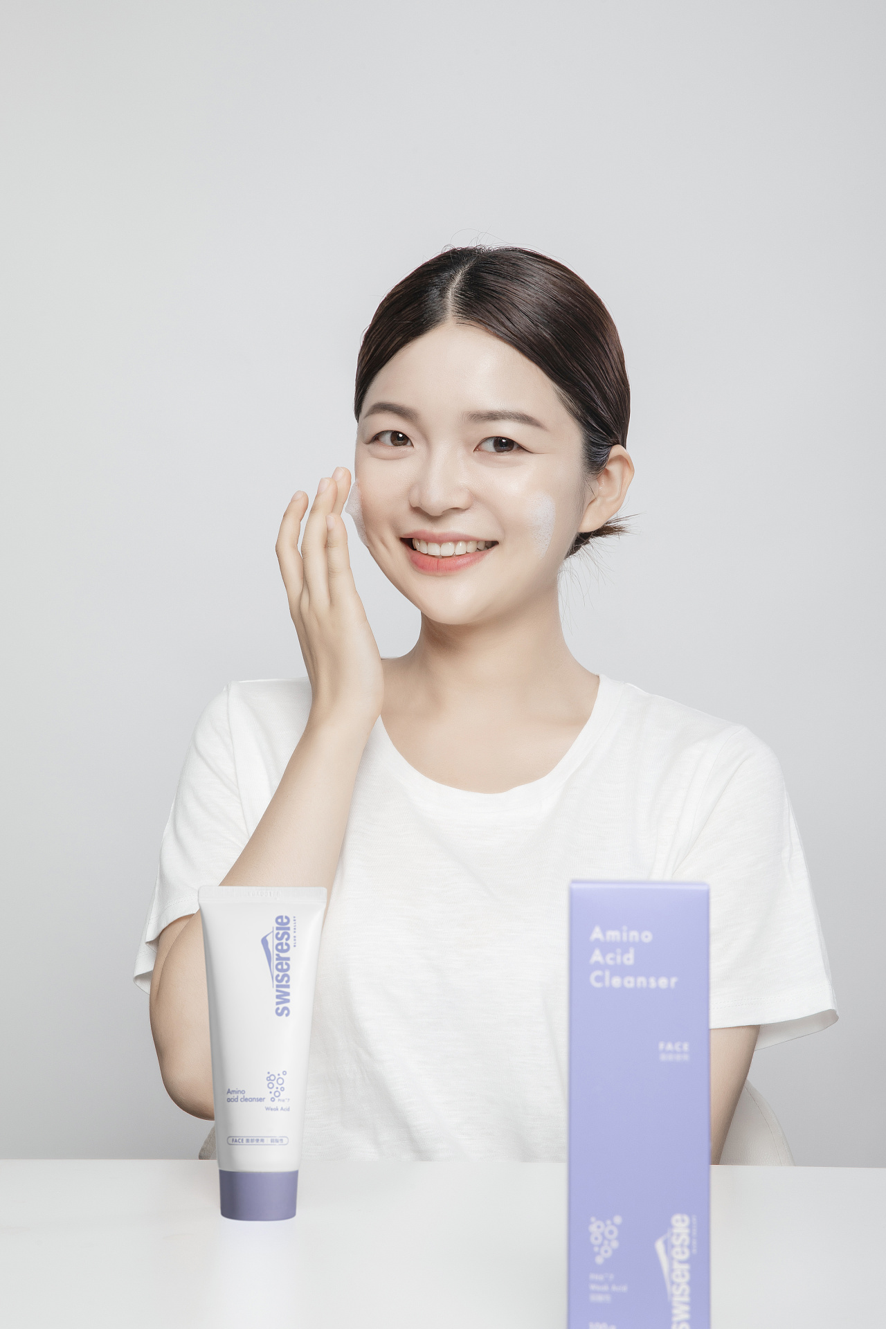 洗面奶*模特图|摄影|产品摄影|项珍琪 - 原创作品 - 站酷 (zcool)