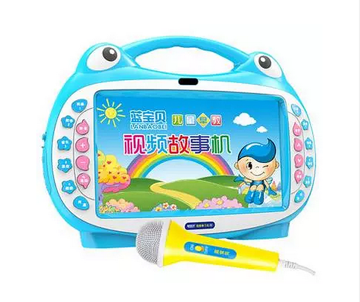 蓝宝贝视频故事机
<br>视频故事机主要就是可以看视频,视频可以干的事,它都可以,而且还是可触屏的。可以唱儿歌、讲故事、看动画、学国学、卡拉OK、学英语、背诗词、玩游戏等等。<br>它可以设置使用时间,设有相册,可以插U盘把照片放在相册里面让宝宝看。<br>另外它还设有独立视频键,关了视频和普通故事机一样,有声音没画面。<br><br>天猫参考价:269-339¥ ,价格随内存大小浮动