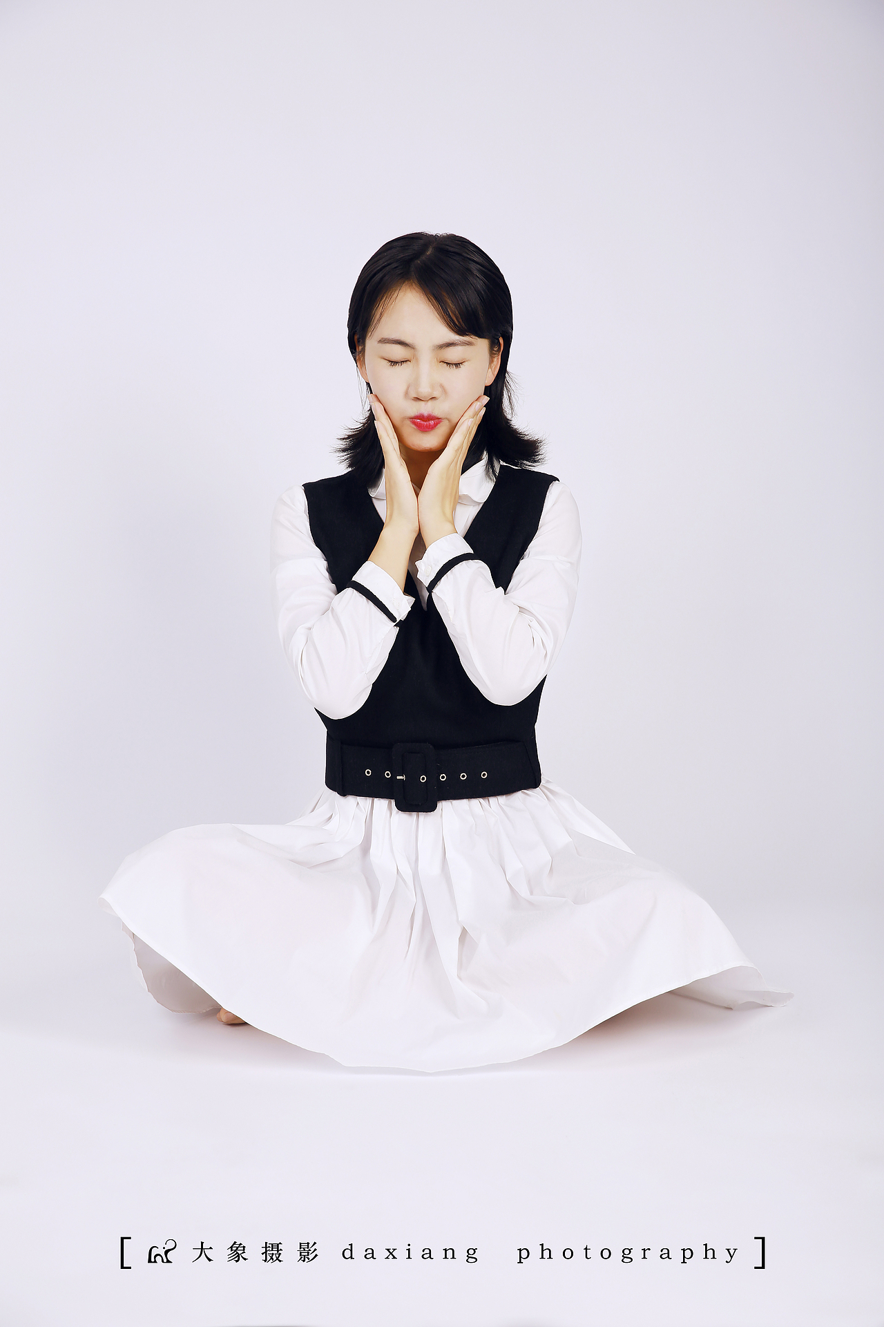 简洁的背景更突显你的美丽（图ZMTQyMzM3MjMy） - 人像摄影 - 站酷设计师哈利摄影原创素材 - 站酷ZCOOL