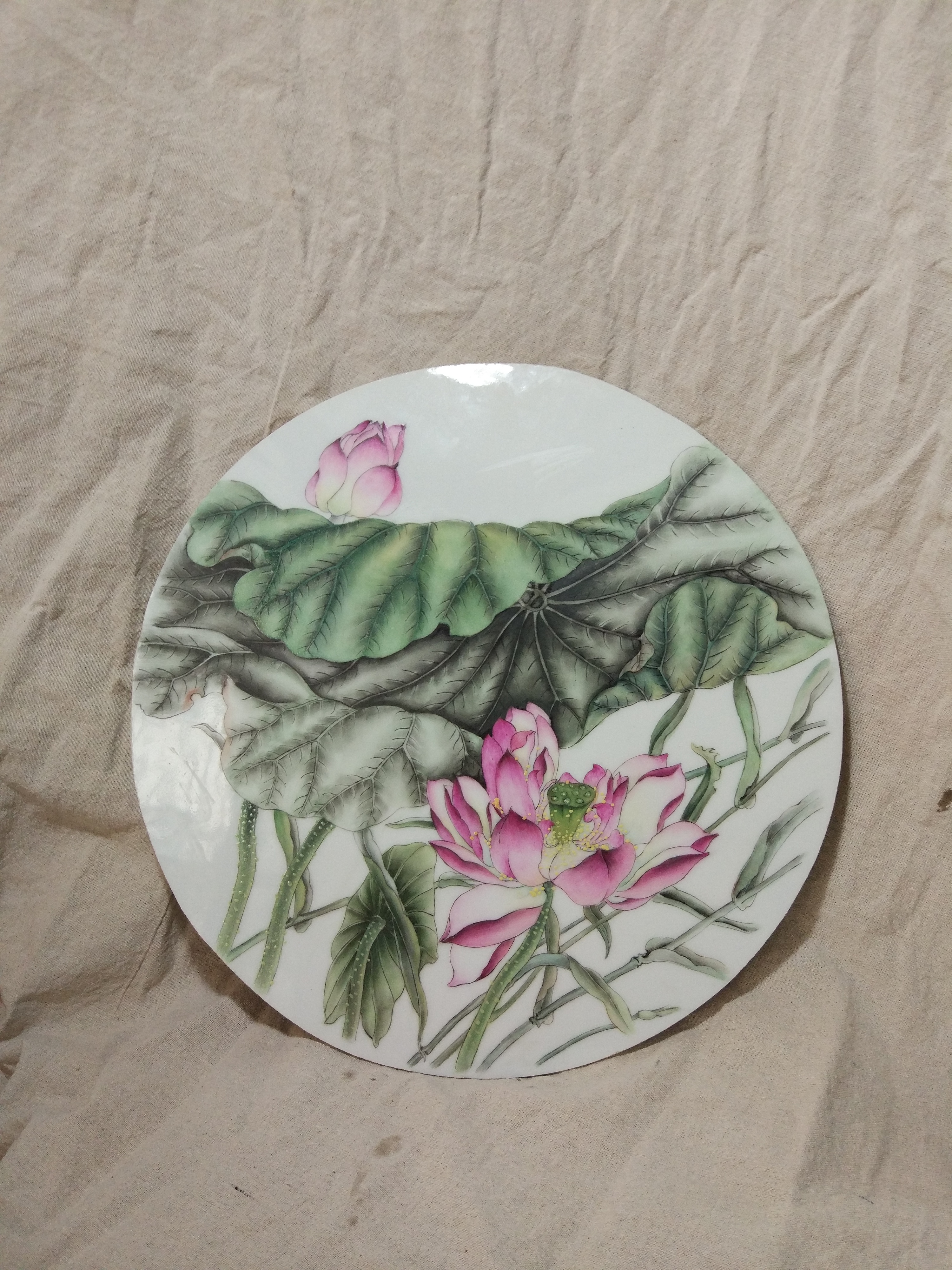 釉上新彩荷花瓷板画.