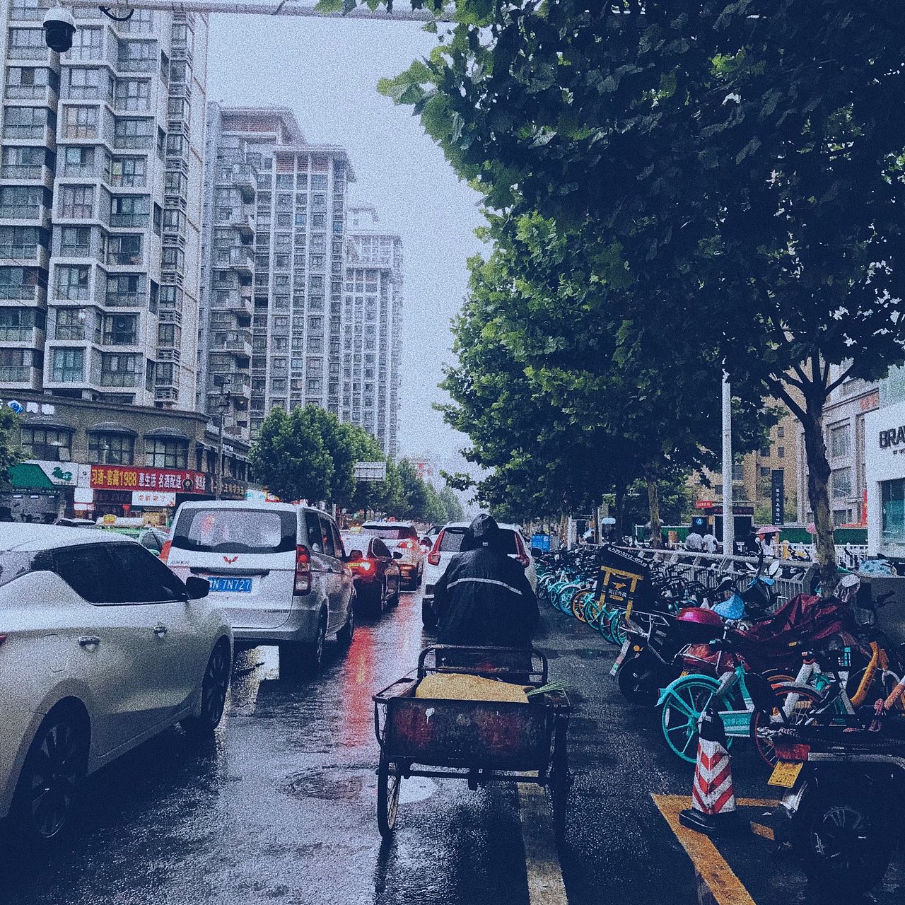 雨天（图ZMjQ4NTI3ODc2） - 人文/纪实摄影 - 站酷设计师白日梦想家阿旭原创素材 - 站酷ZCOOL