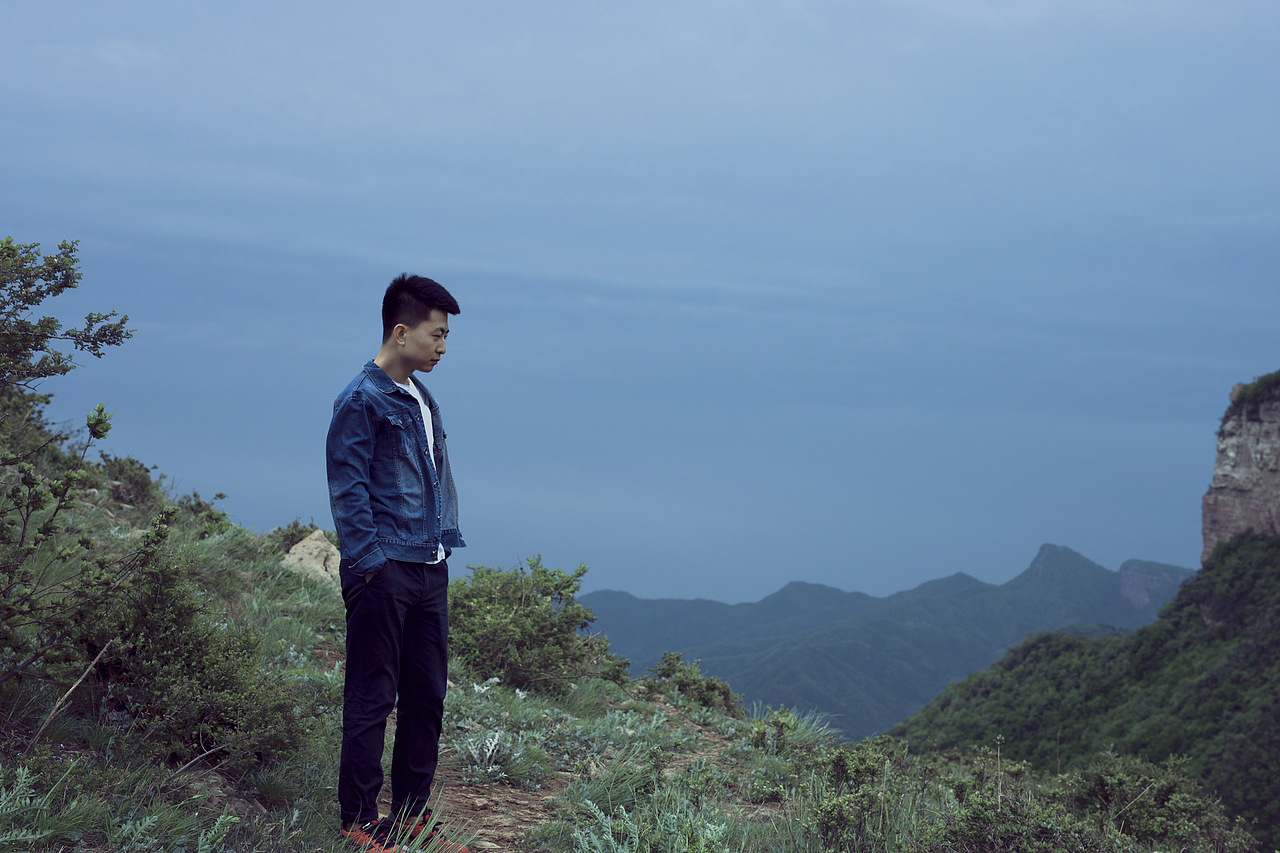 在机场等一艘船来