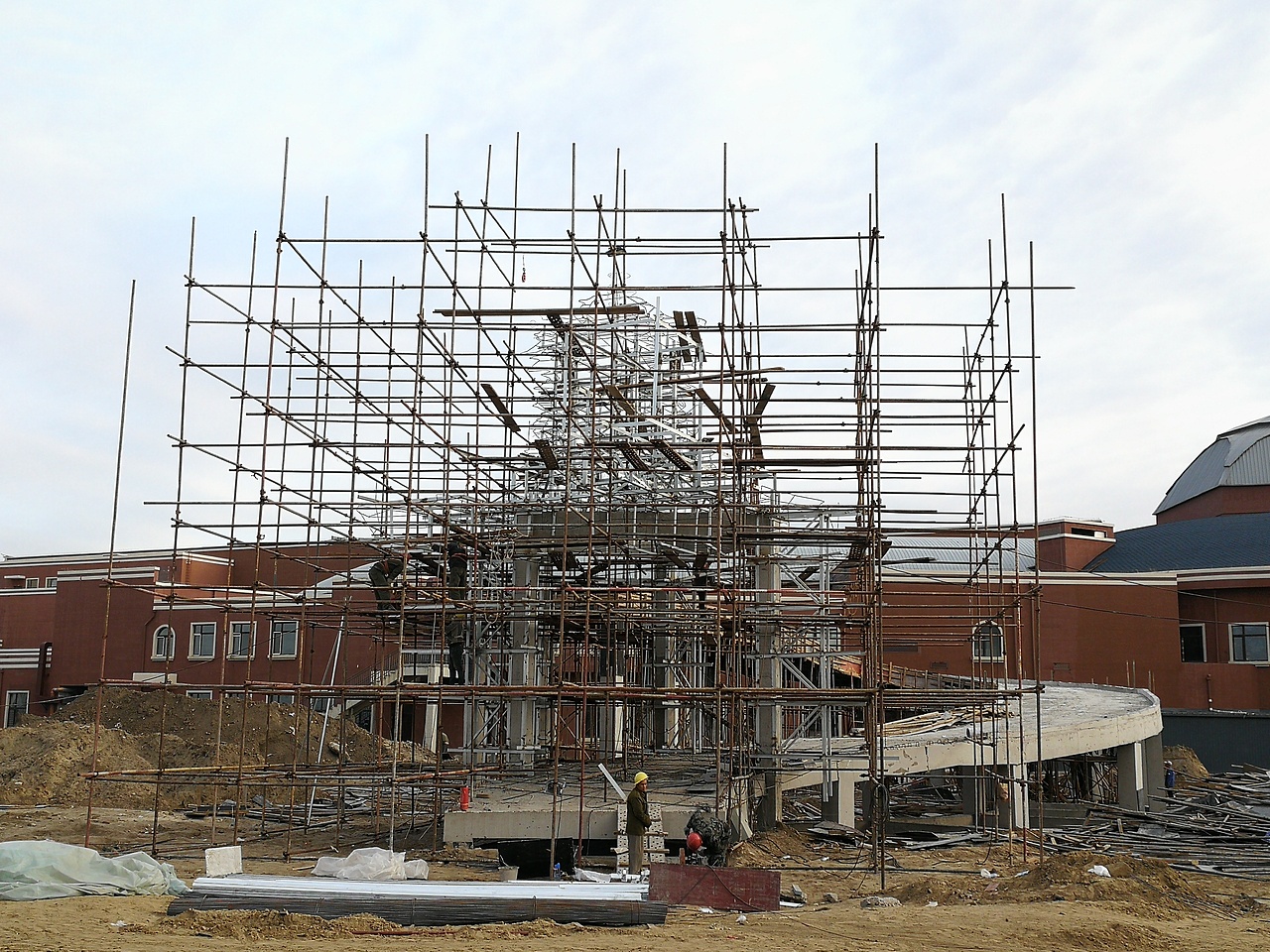 哈尔滨波塞冬极地馆门头雕塑