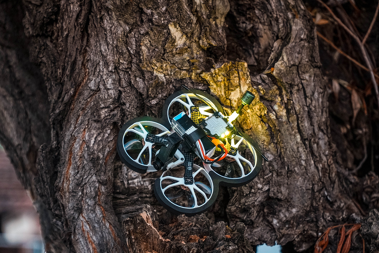 FPV穿越机场景拍摄（图ZMjYzOTI3MDY0） - 产品摄影 - 站酷设计师凉白开_EV3原创素材 - 站酷ZCOOL