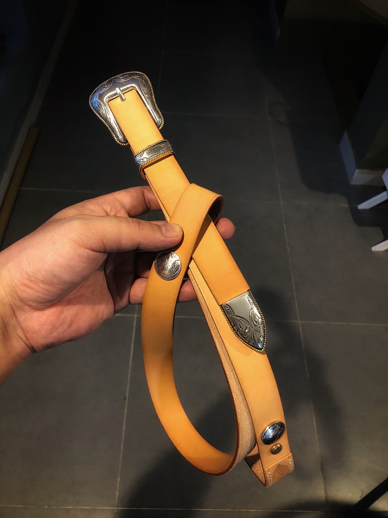 谢里丹皮雕马鞍包